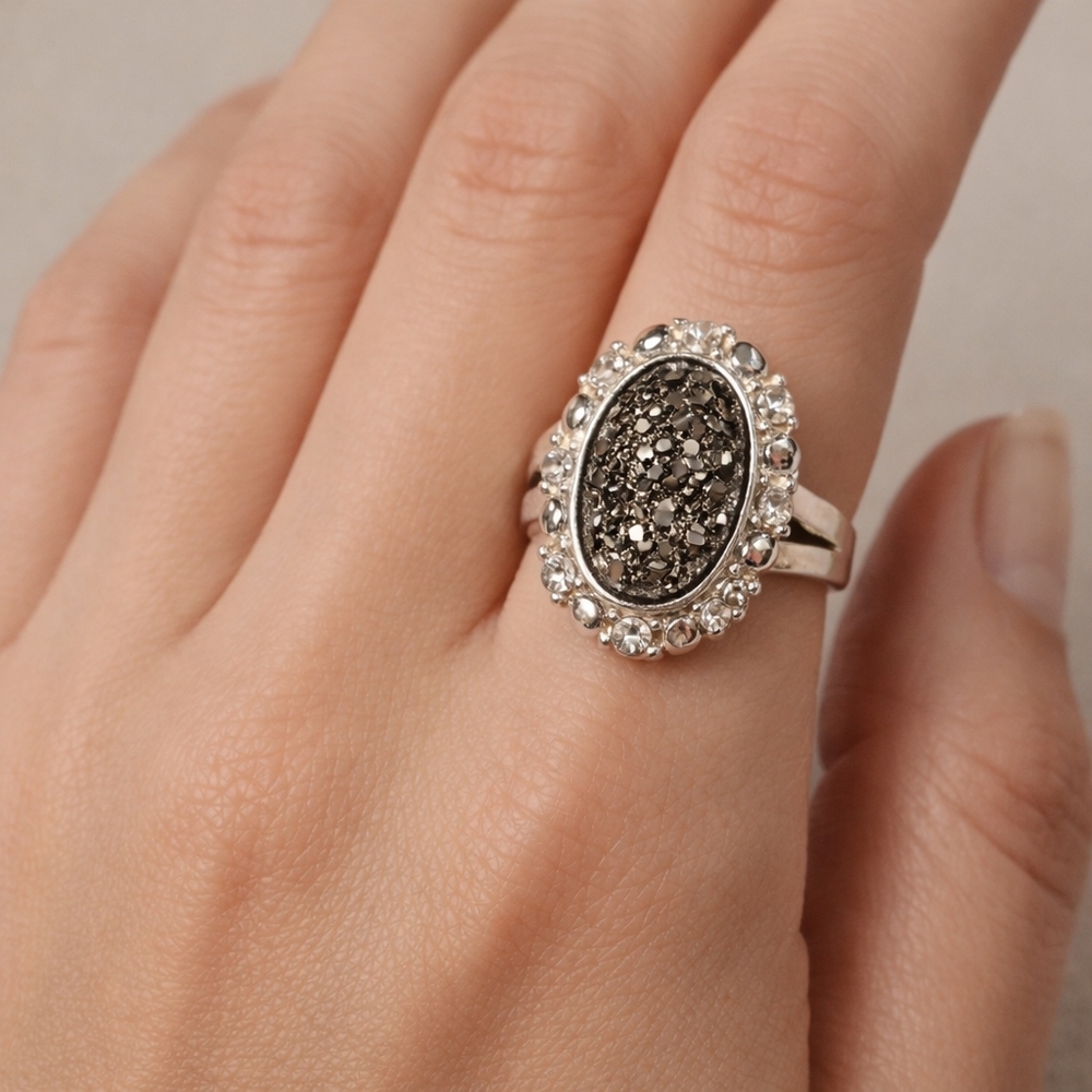 #568 NWOT Silver Tone Oval Druzy Statement Ring with Rhinestone Halo